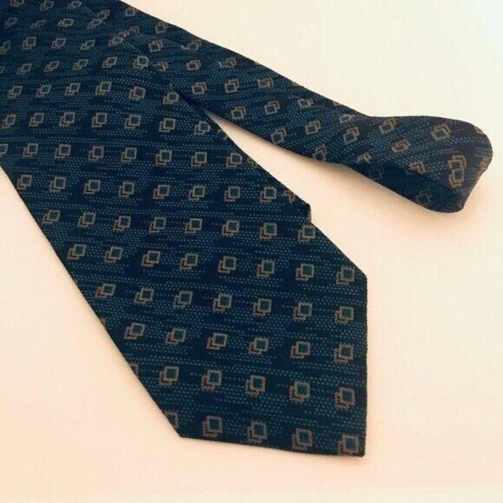 #1683 VINTAGE CALVIN KLEIN BLUE NECKTIE 55 IN X 4 IN